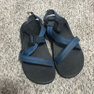 Size 4 in men size 5 in women